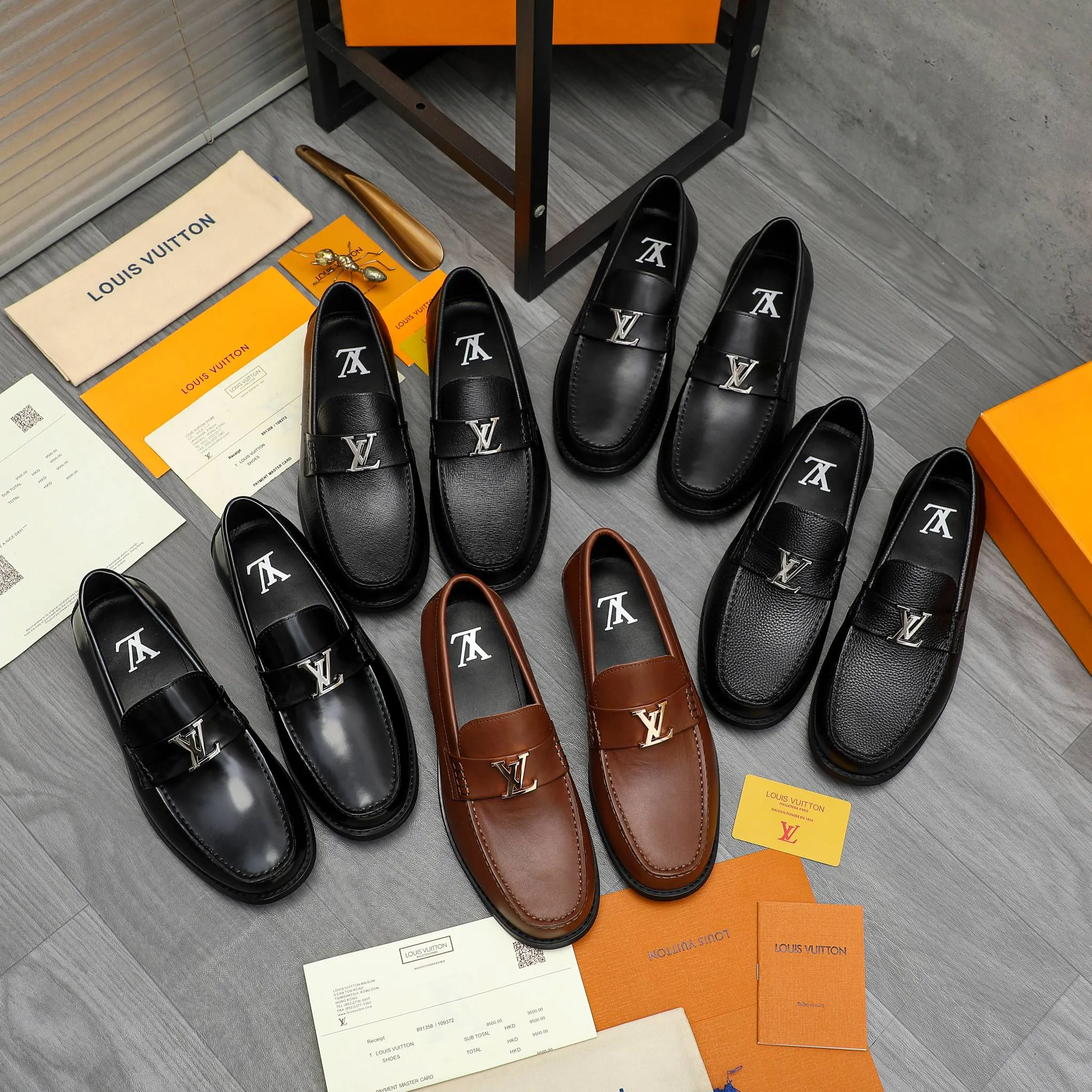 Men's shoes 💰p460 Product trademark: LV (Louis Vuitton) business slip-on leather shoes. Regular size: 38-45 (45 is custom-made and non-returnable) Product materials: Selected high-quality vertical grain cowhide upper, cowhide lining, original rubber outsole